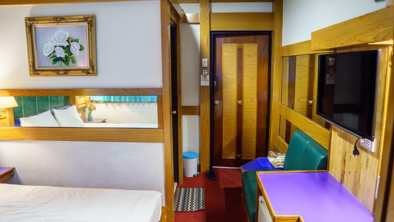 Siri Hotel Nakhon Ratchasima Extérieur photo
