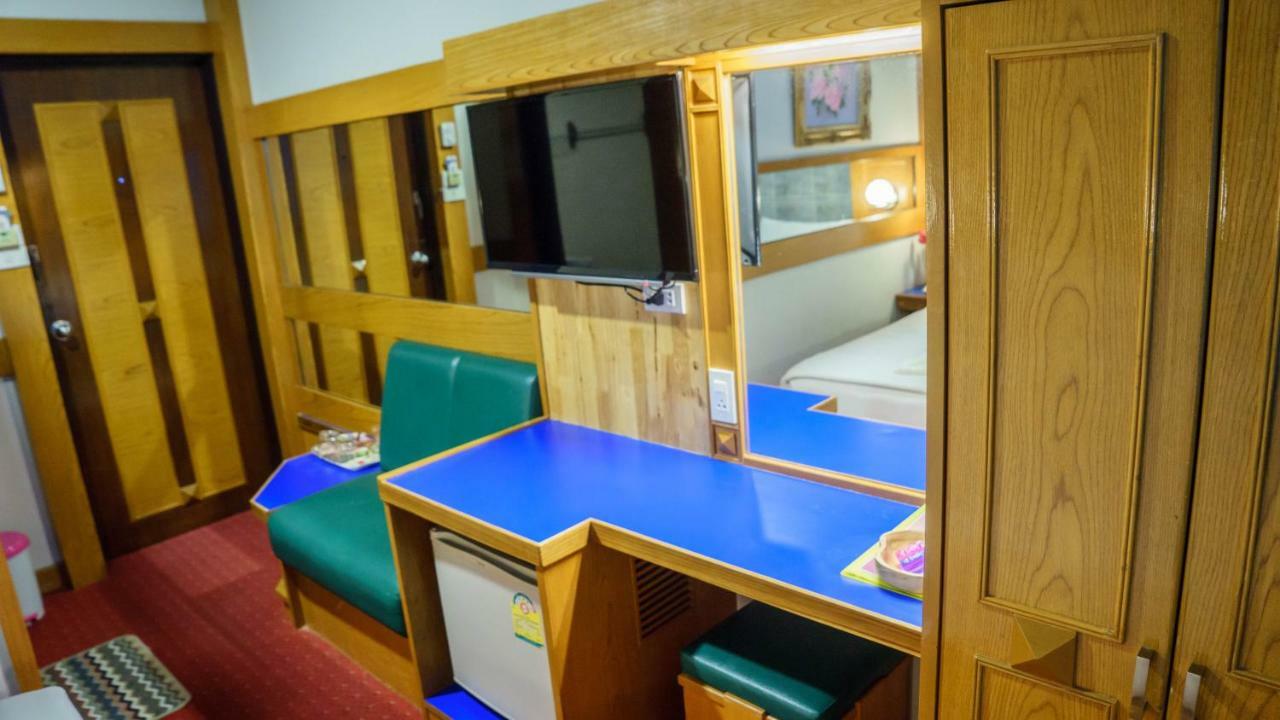 Siri Hotel Nakhon Ratchasima Extérieur photo